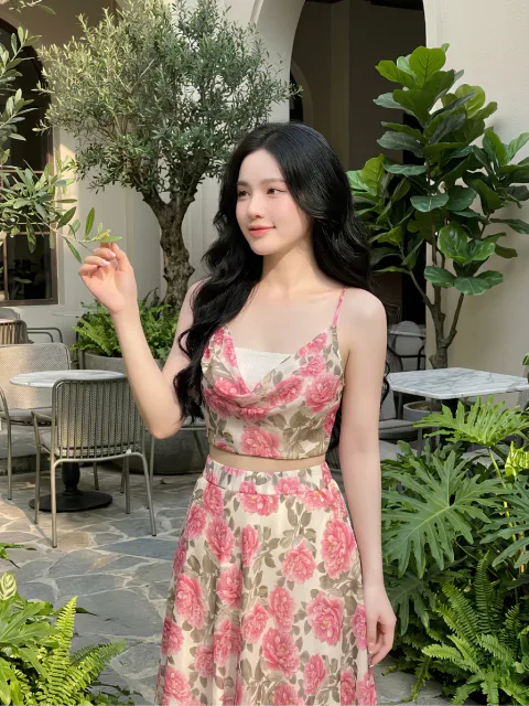 Set Maxi Cổ Đổ Họa Tiết Hoa Hồng Khoe Lưng Trần