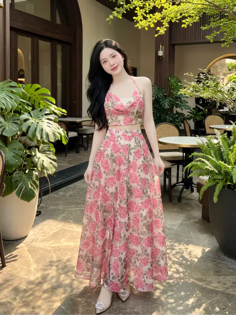 Set Maxi Cổ Đổ Họa Tiết Hoa Hồng Khoe Lưng Trần
