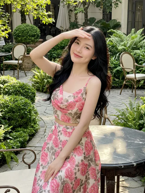 Set Maxi Cổ Đổ Họa Tiết Hoa Hồng Khoe Lưng Trần